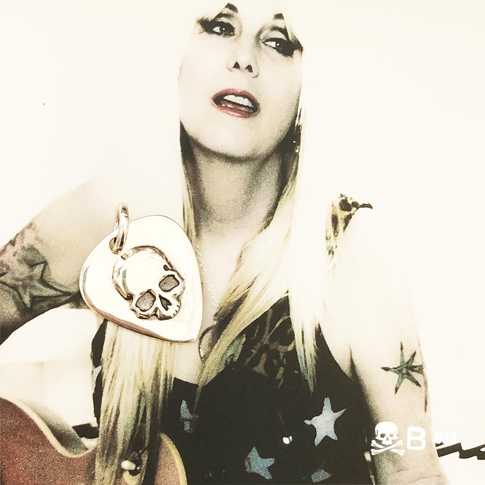 Guitar Pic Skull on photo with Share Ross.